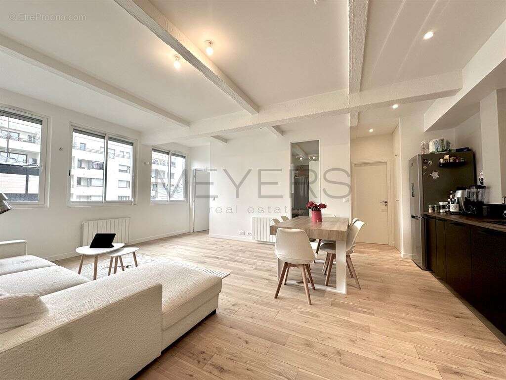 Appartement à COURBEVOIE