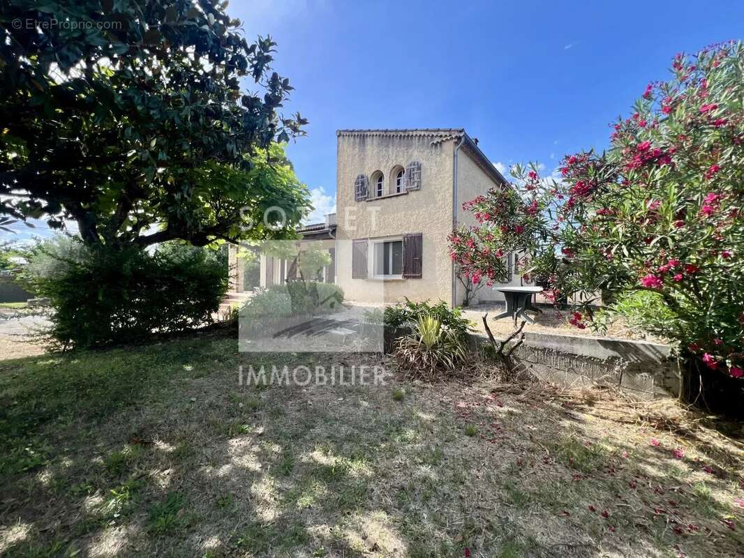Maison à LAPALUD
