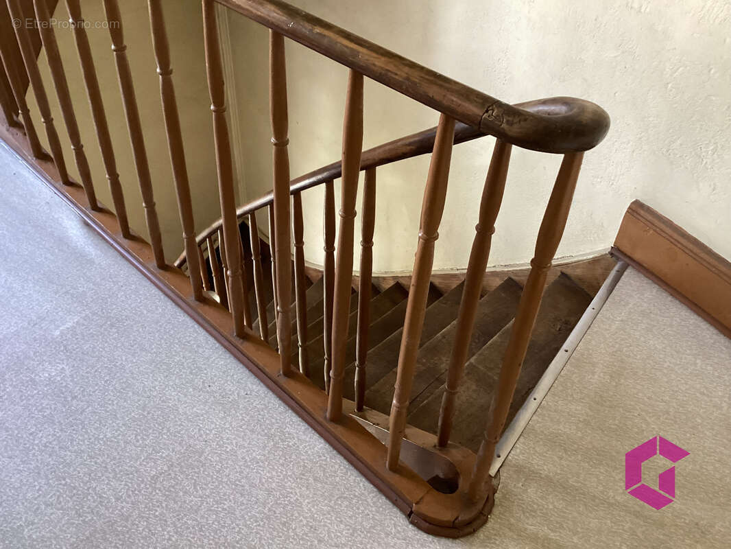 EN EXCLUSIVITE ! appartement traversant au 2ème et dernier étage, à rénover,  avec cave et grenier - photo 15