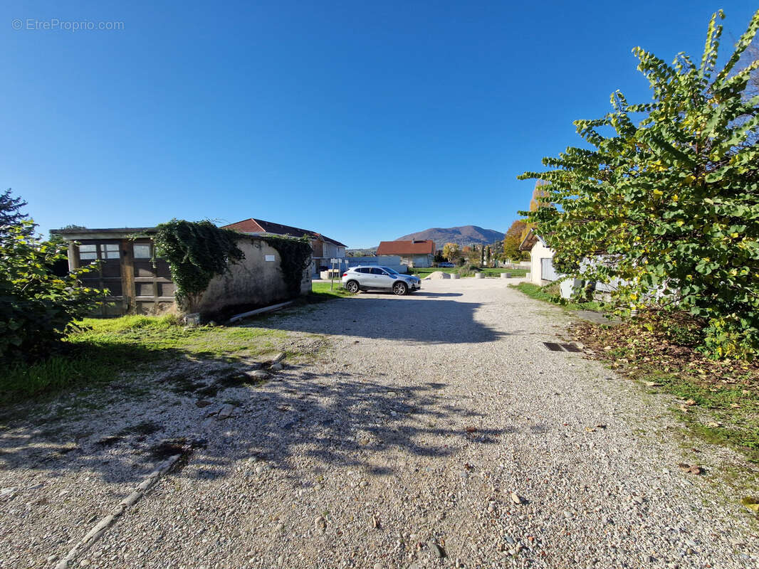 Commerce à COUBLEVIE