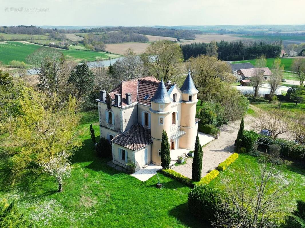 Maison à SEYCHES