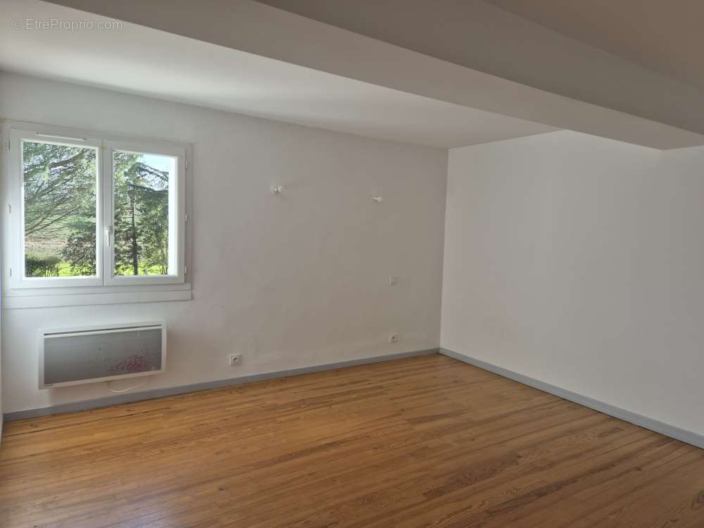 Maison 140 m² à Grazac  - photo 13