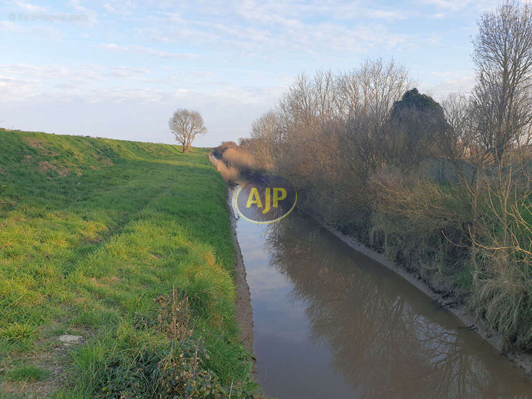 Terrain à JAU-DIGNAC-ET-LOIRAC