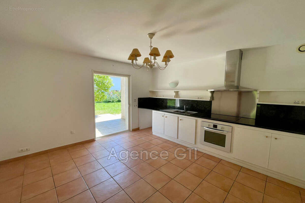 Maison à SOLLIES-PONT