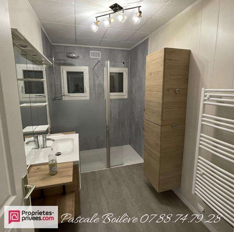 Maison à MOULIHERNE