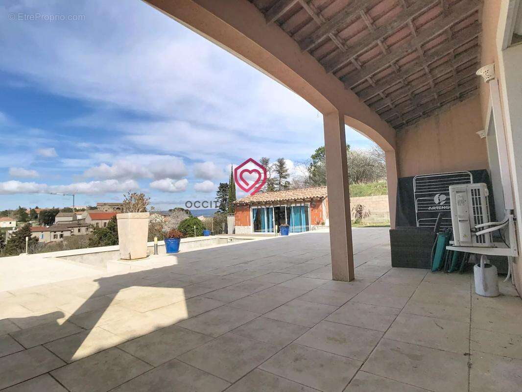 Elégante villa contemporaine avec piscine - photo 14
