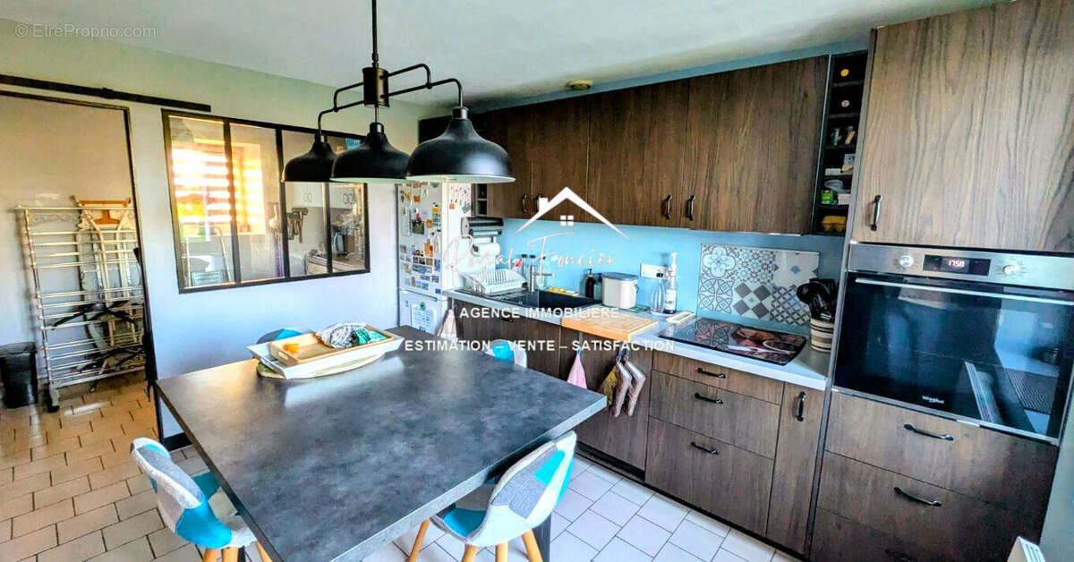 Cuisine - Maison à MANTHELAN