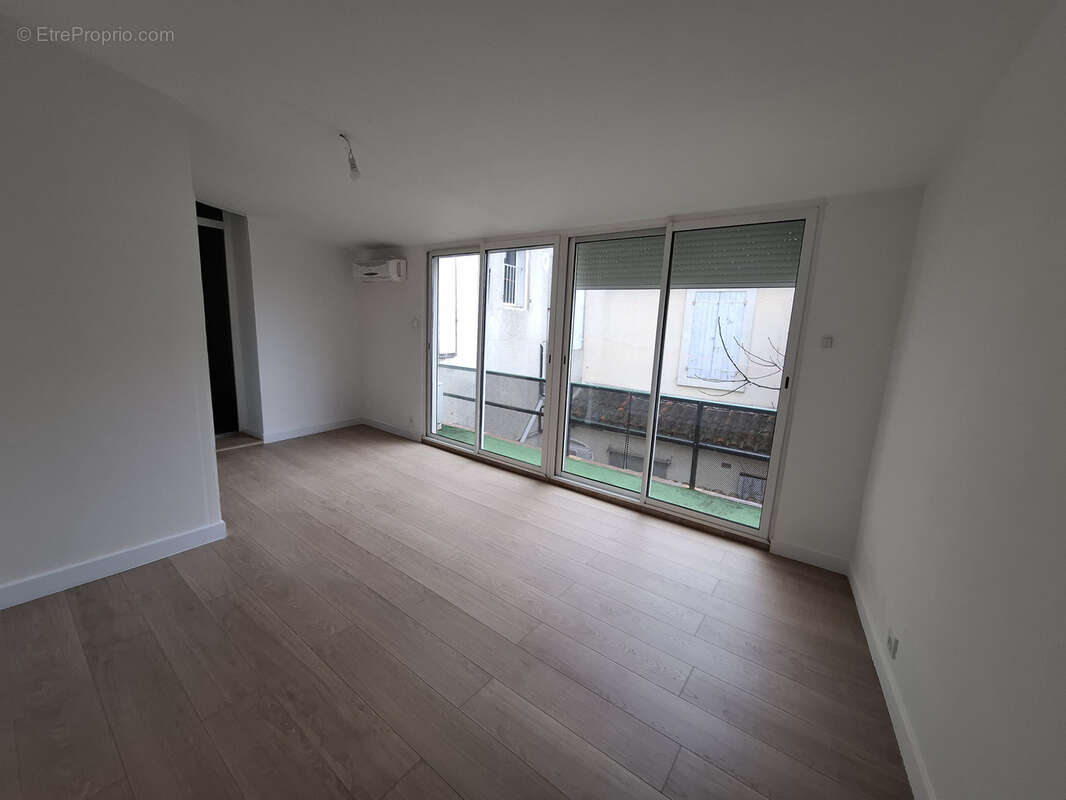 Appartement à ROQUEVAIRE