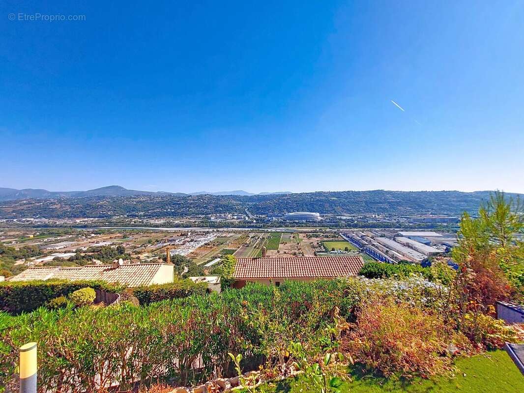 Maison à SAINT-LAURENT-DU-VAR