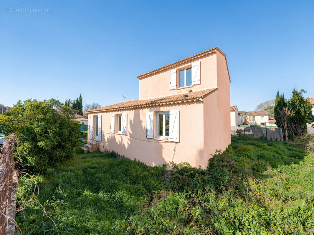 Maison à PEYROLLES-EN-PROVENCE