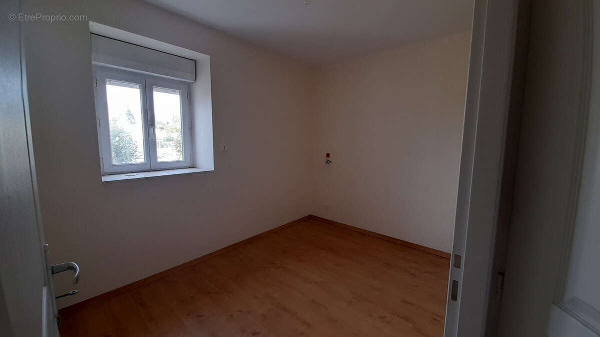 Appartement à BUSSIERE-GALANT