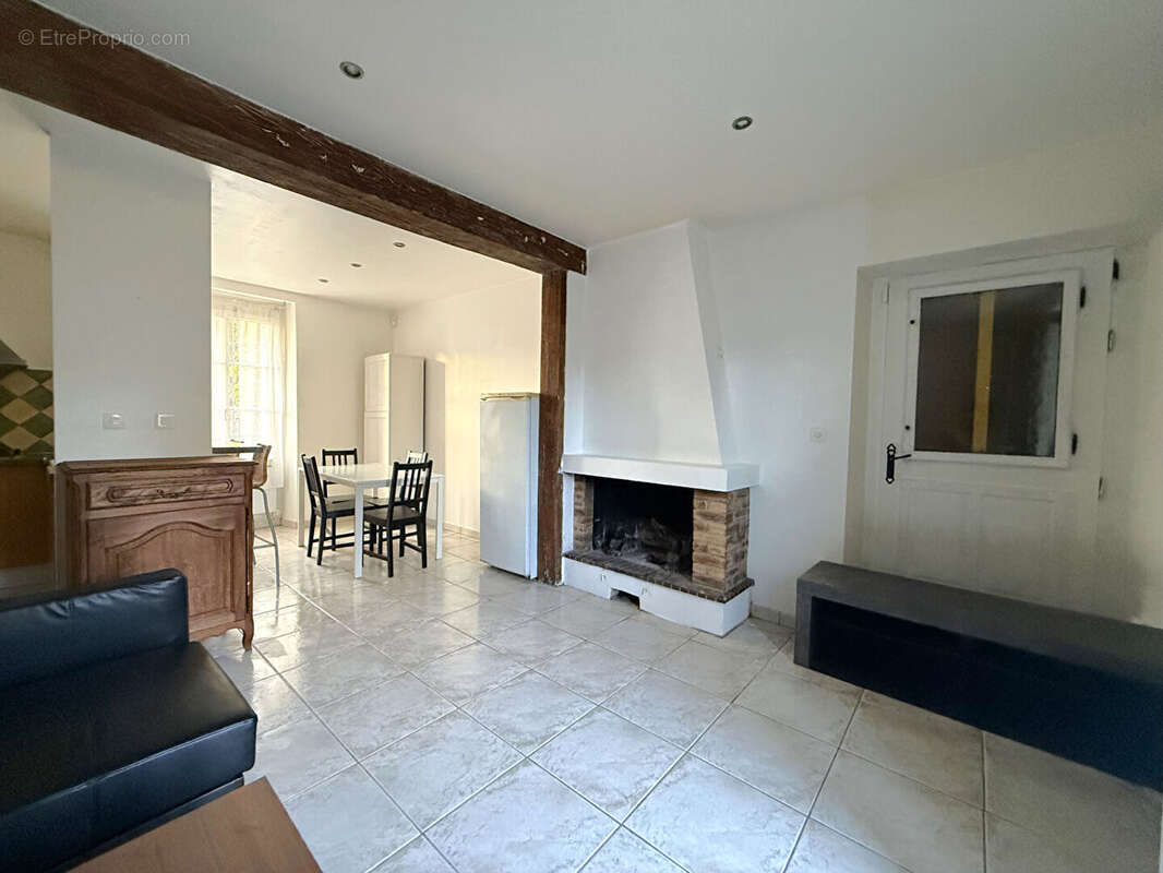 Appartement à FONTAINE-CHAALIS