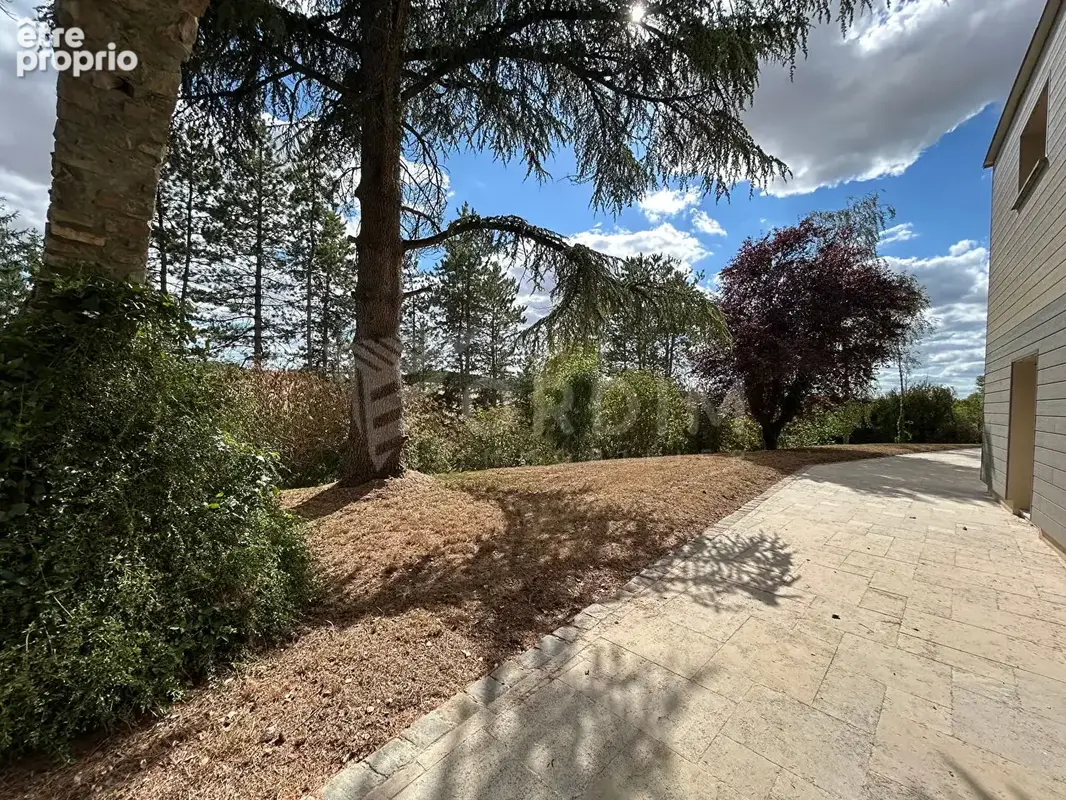 Maison d'architecte au coeur d'un parc arboré de 3 hectares - photo 4