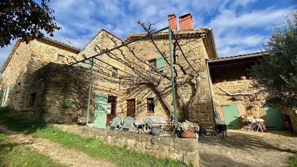 Authentique, maison en pierre avec gîte indépendant - photo 4