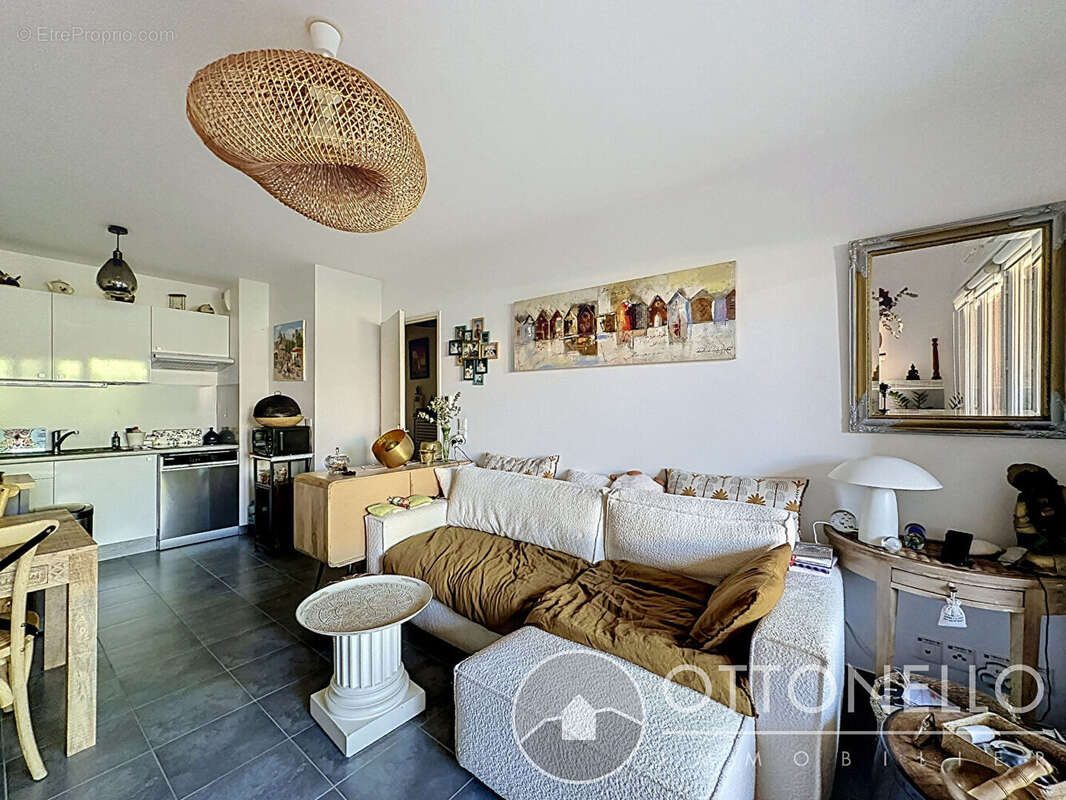 Appartement à ROQUEBRUNE-SUR-ARGENS