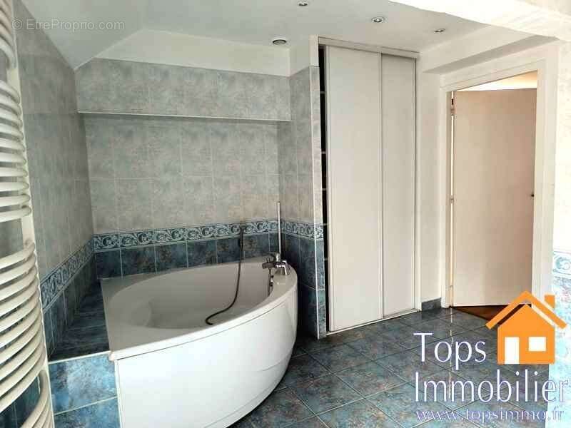 Appartement à VAILHOURLES