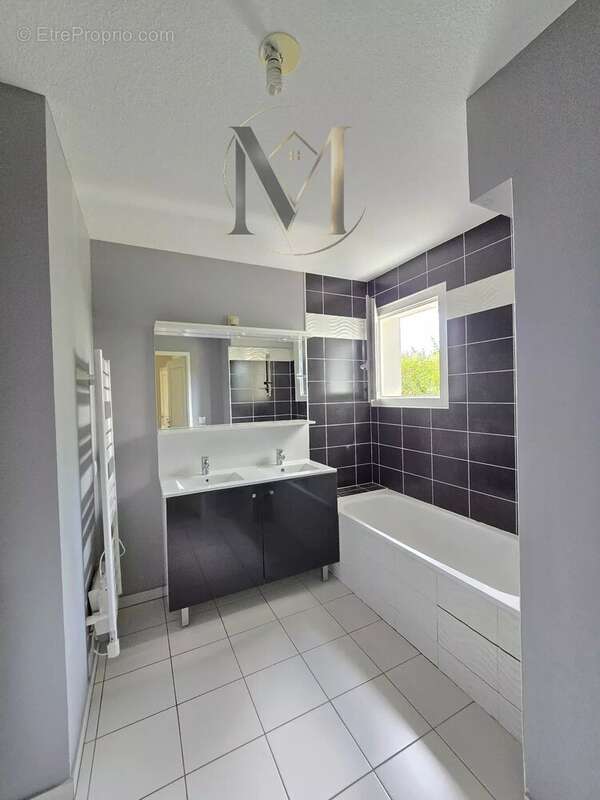 Appartement à LONS