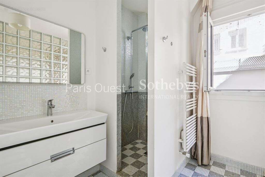 Appartement à NEUILLY-SUR-SEINE