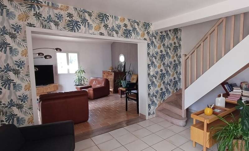 Maison à ROULLET-SAINT-ESTEPHE