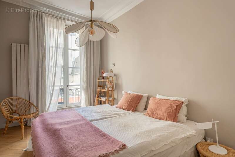 Appartement à PARIS-1E