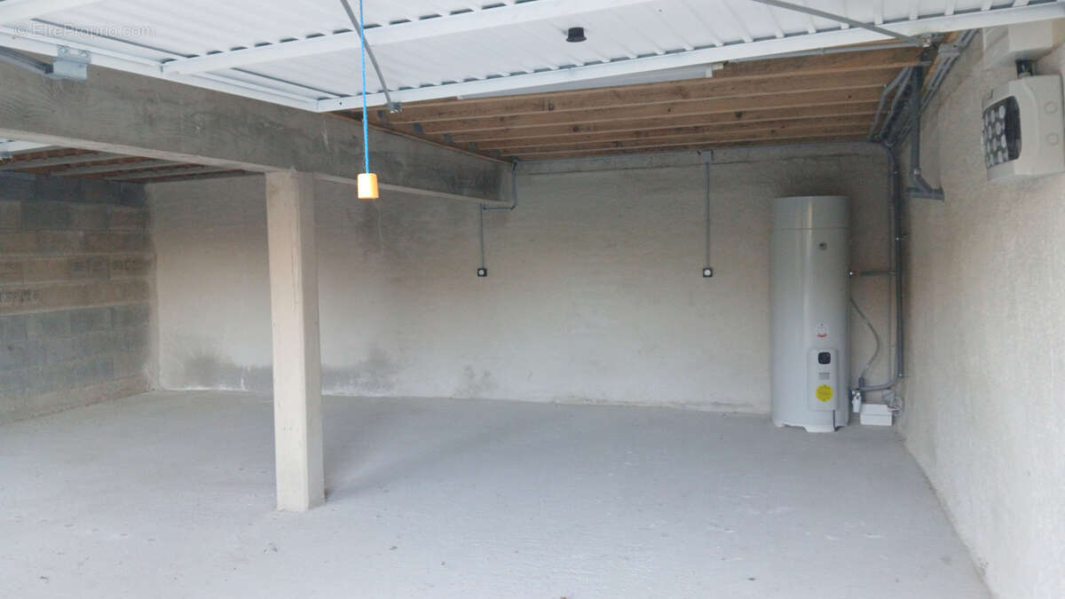 Maison à MONTIGNAC-LE-COQ