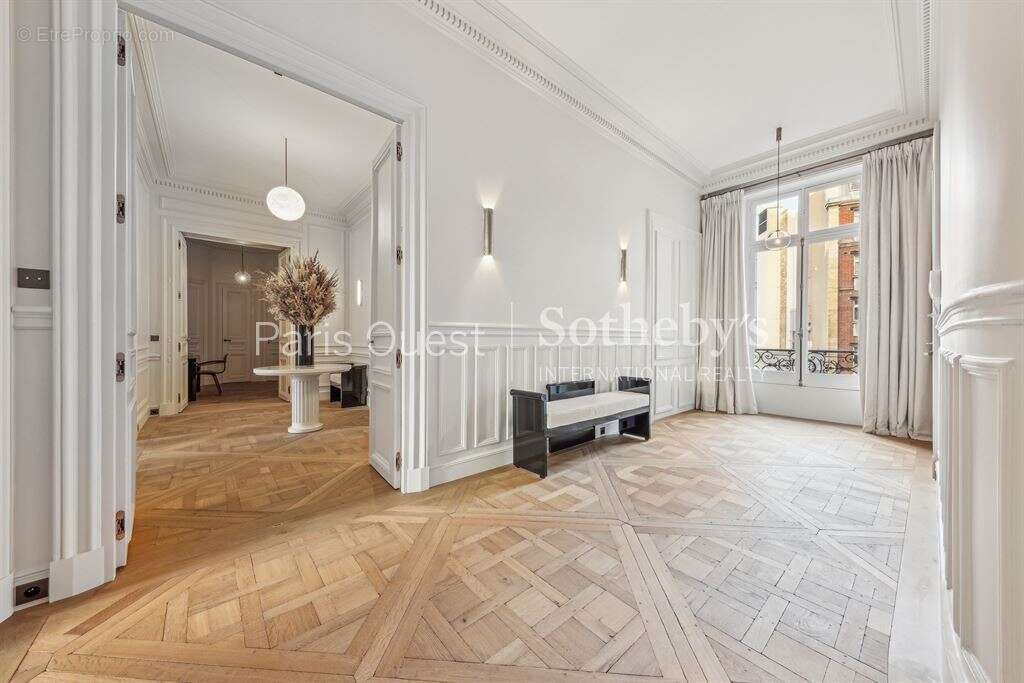 Appartement à PARIS-8E