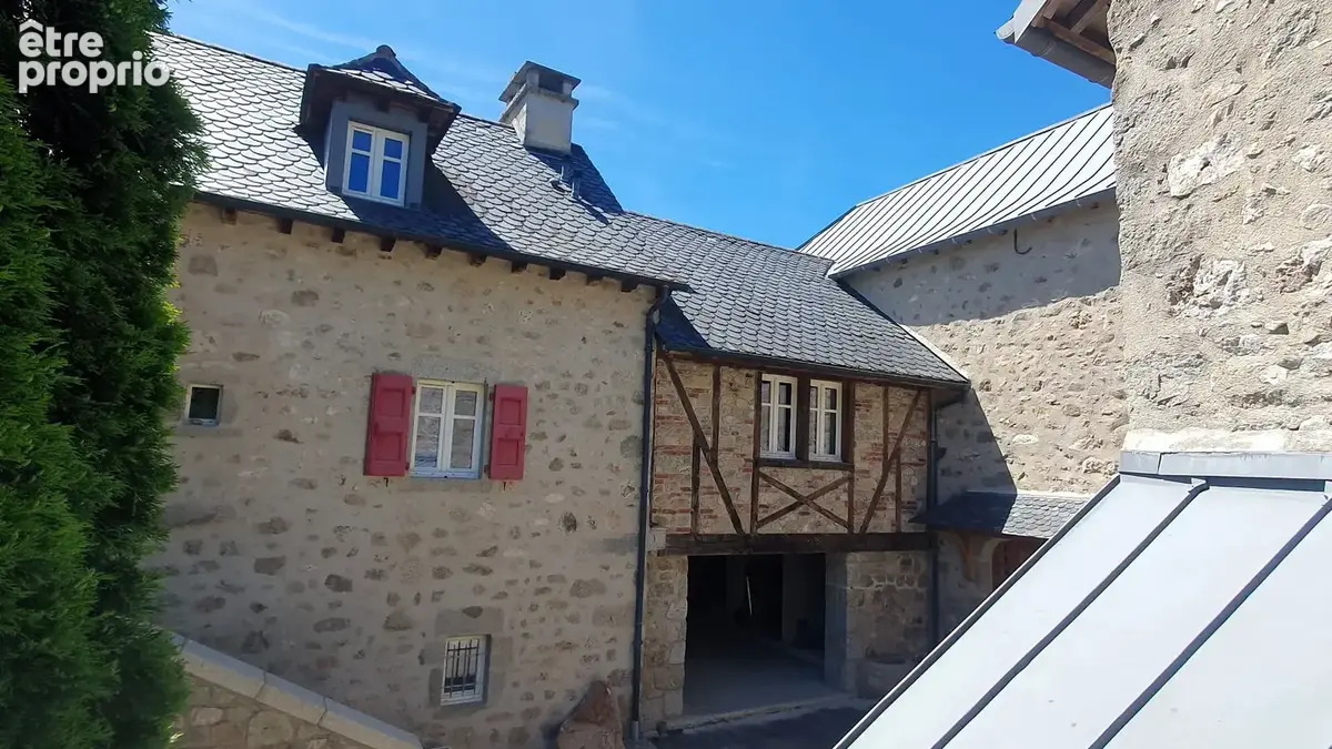 LUNAC  Propriété de caractère en pierre rénovée .220 m² habitables  Dépendances  Spa Terrain 1 805 m² - photo 14