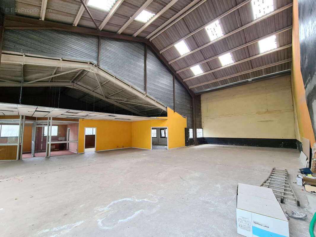 Local commercial à aménager centre Orthez 340 m² - photo 4