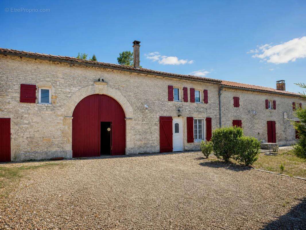 Maison de 6 pièces de 203 m² à Romazières - photo 6