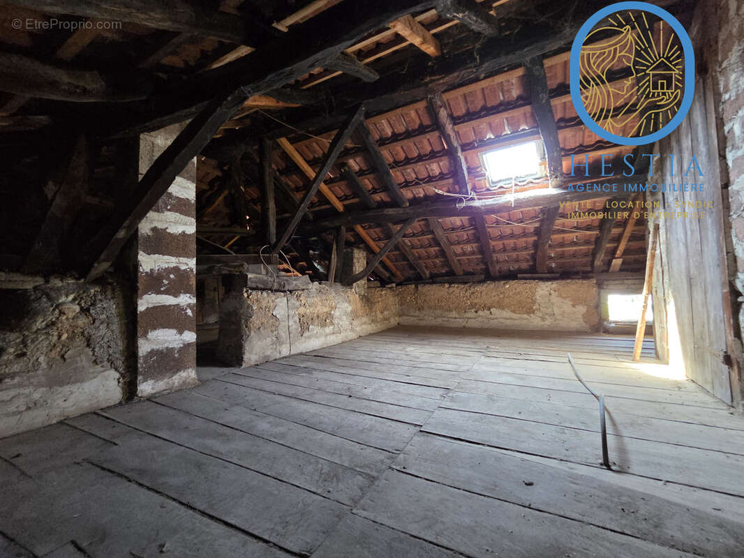 Beaucroissant, maison ancienne avec jardin - photo 17