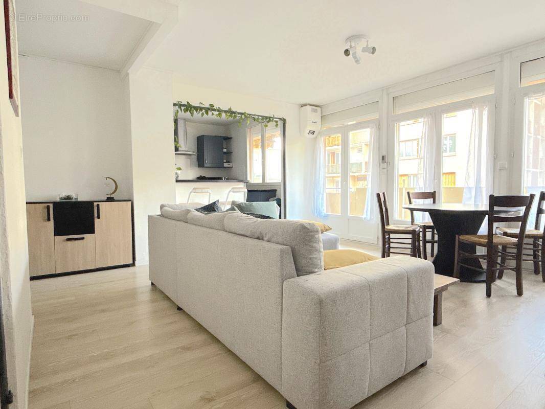 Appartement à CHENOVE