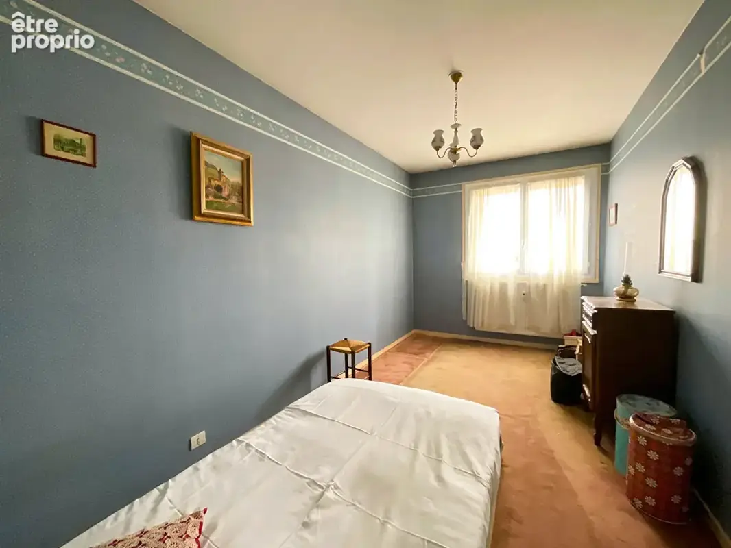 Appartement T4 lumineux, dernier étage, résidence bien entretenue ! - photo 5
