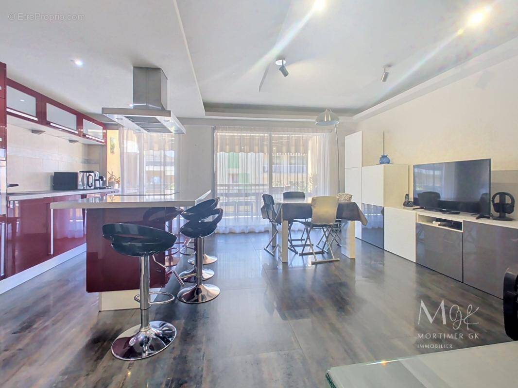 Appartement à SAINT-LAURENT-DU-VAR