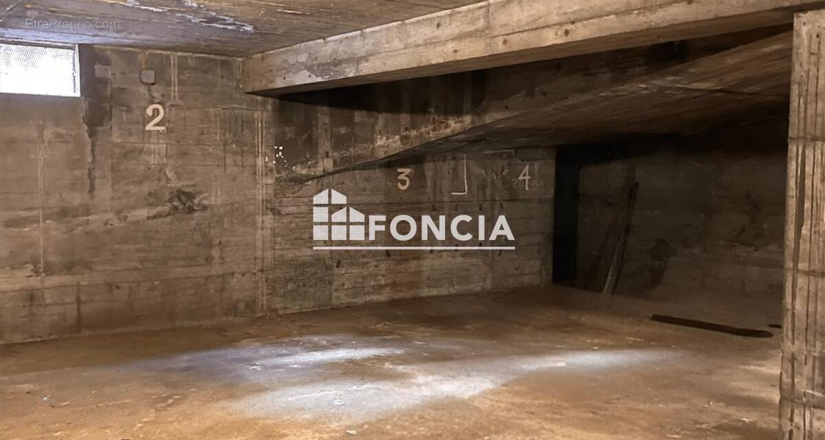 Parking à CLERMONT-FERRAND