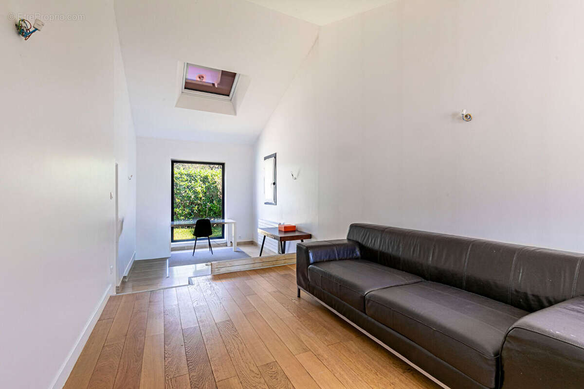 Maison 7 pièces avec piscine sur terrain de 1027 m² - photo 7