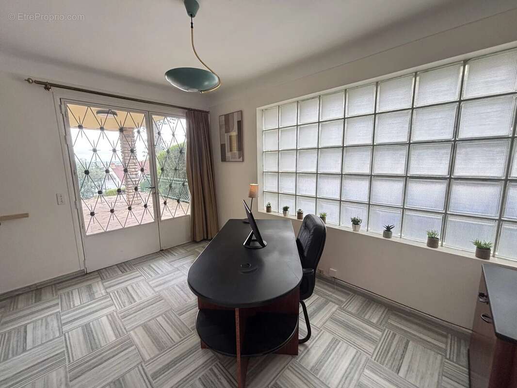 ARGENTEUIL – LES COTEAUX  Élégante maison familiale de plus de 200 m² avec vue sur Paris et la Tour Eiffel - photo 16