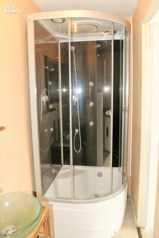 A Vendre Studio loué à Mandelieu la Napoule, proches tous commerces. - photo 4