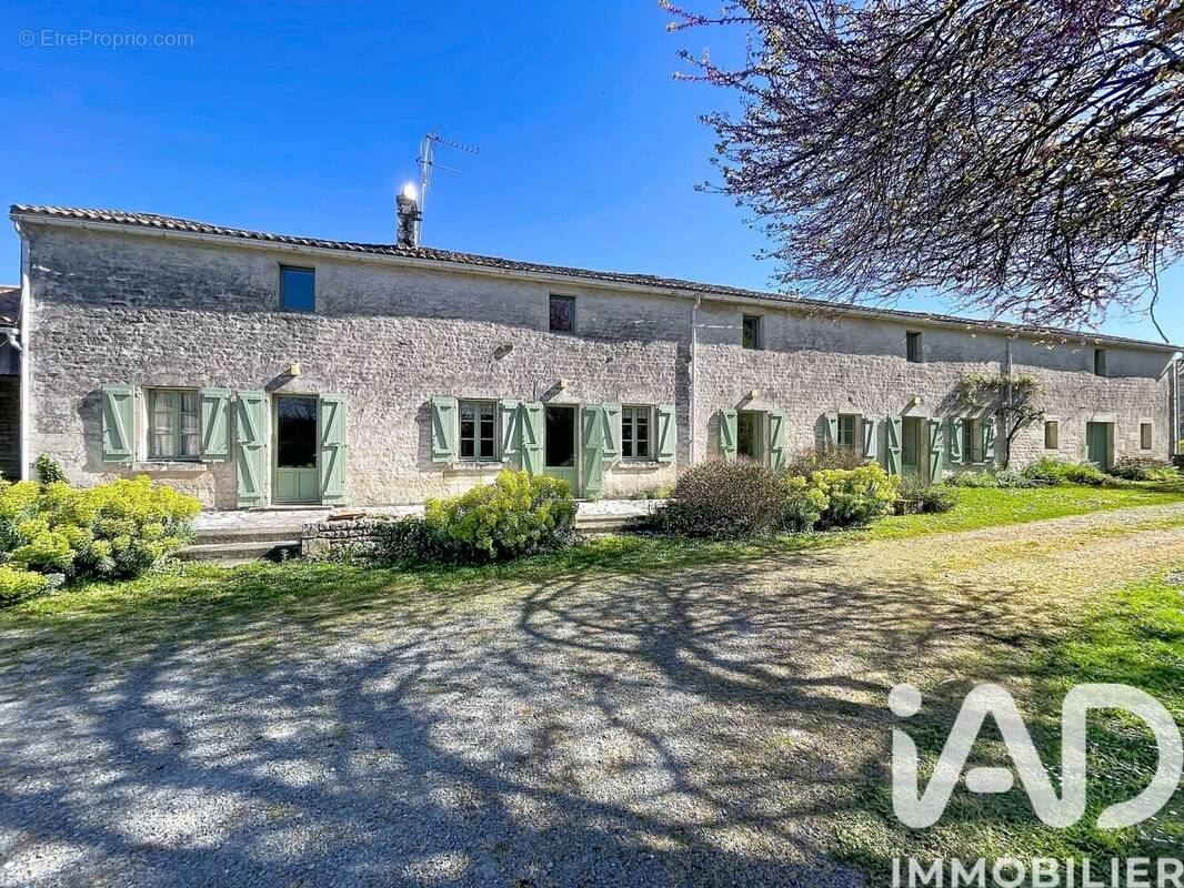 Photo 1 - Maison à SAINT-POMPAIN