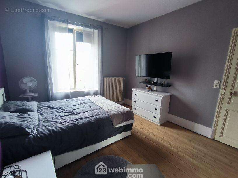 Une première chambre de 13 m² avec plancher bois - Maison à VAILLY-SUR-AISNE