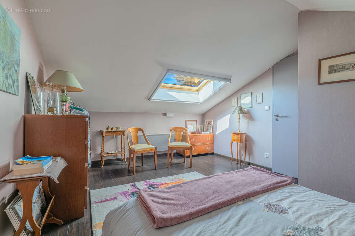 Maison à LA TOUR-DE-SALVAGNY