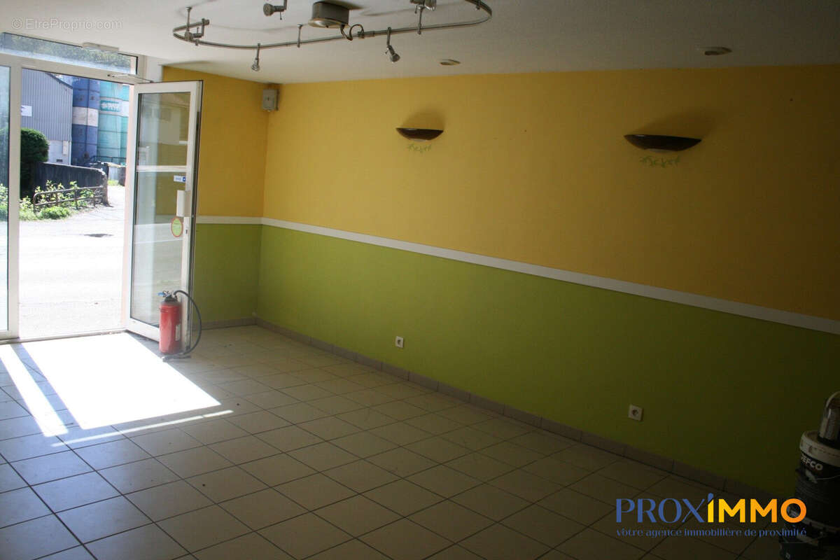 200 m² à Saint-Jean-De-Moirans  - photo 4
