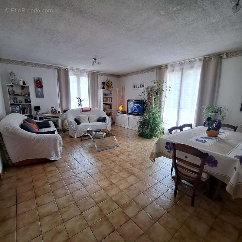 Maison à CORNILLAC