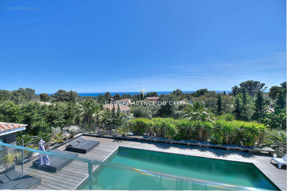Villa d'exception à vendre à ST RAPHAEL avec vue mer. - photo 13