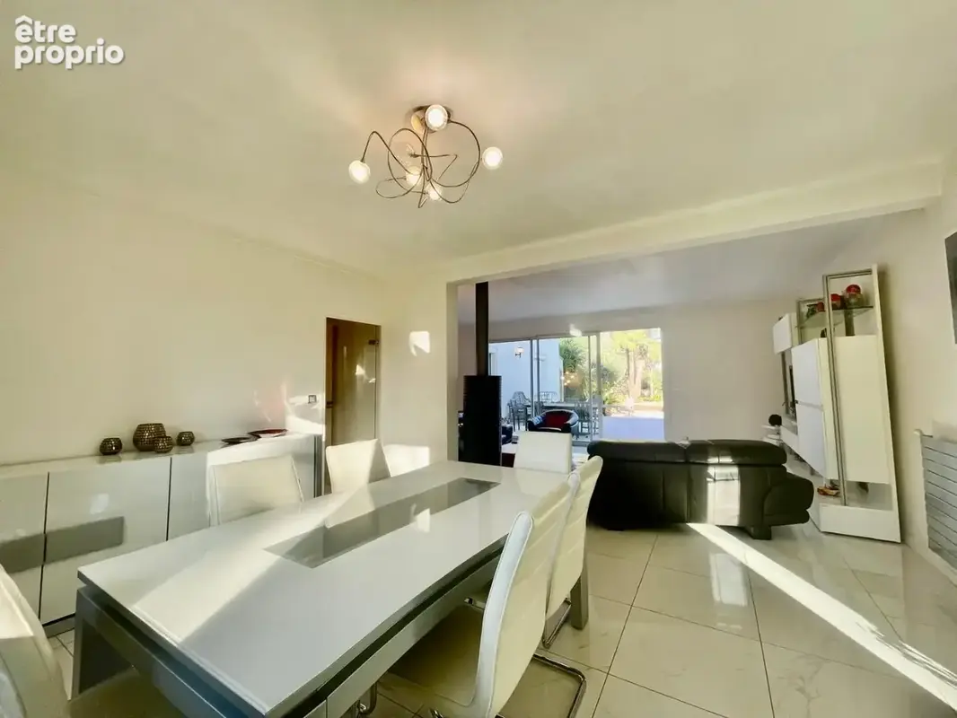 Villa d'architecte F7 360m² utiles sur une parcelle de 4306m². - photo 11