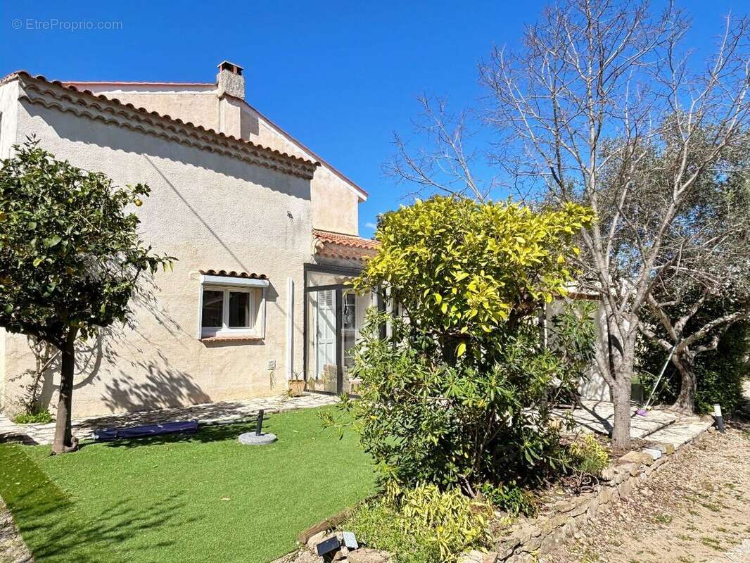 Maison à ROQUEBRUNE-SUR-ARGENS