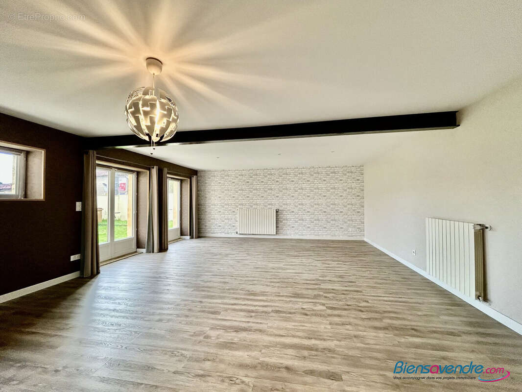 Pièce de vie - Maison à AVANTON