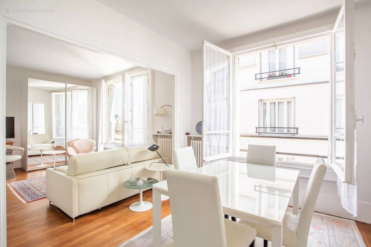 Appartement à PARIS-7E