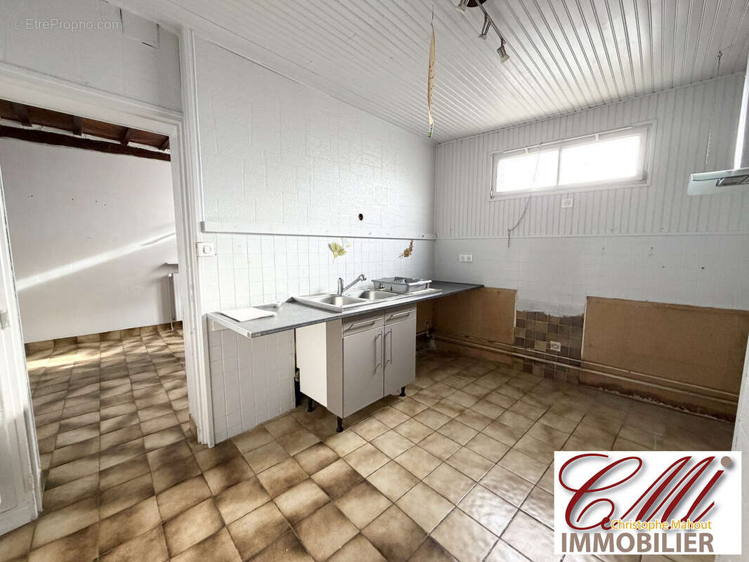 Maison à SAINT-REMY-EN-BOUZEMONT-SAINT-GENEST-ET-ISSON