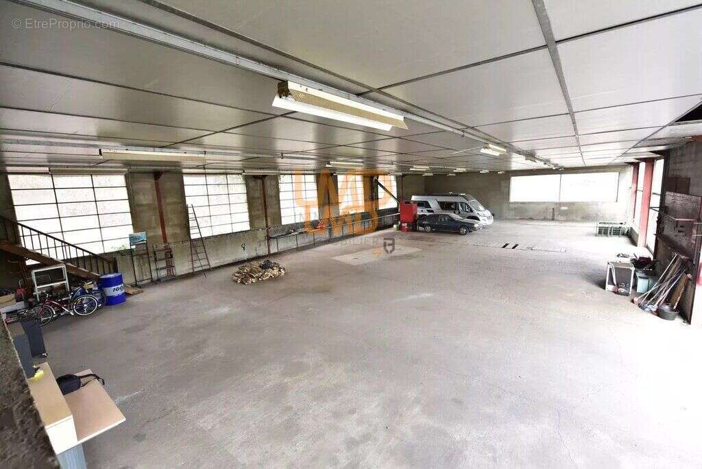 Commerce à SALLES-CURAN