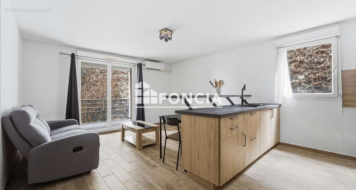 Appartement à SAINT-LAURENT-DU-VAR